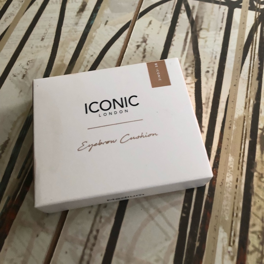 Iconic brow liner